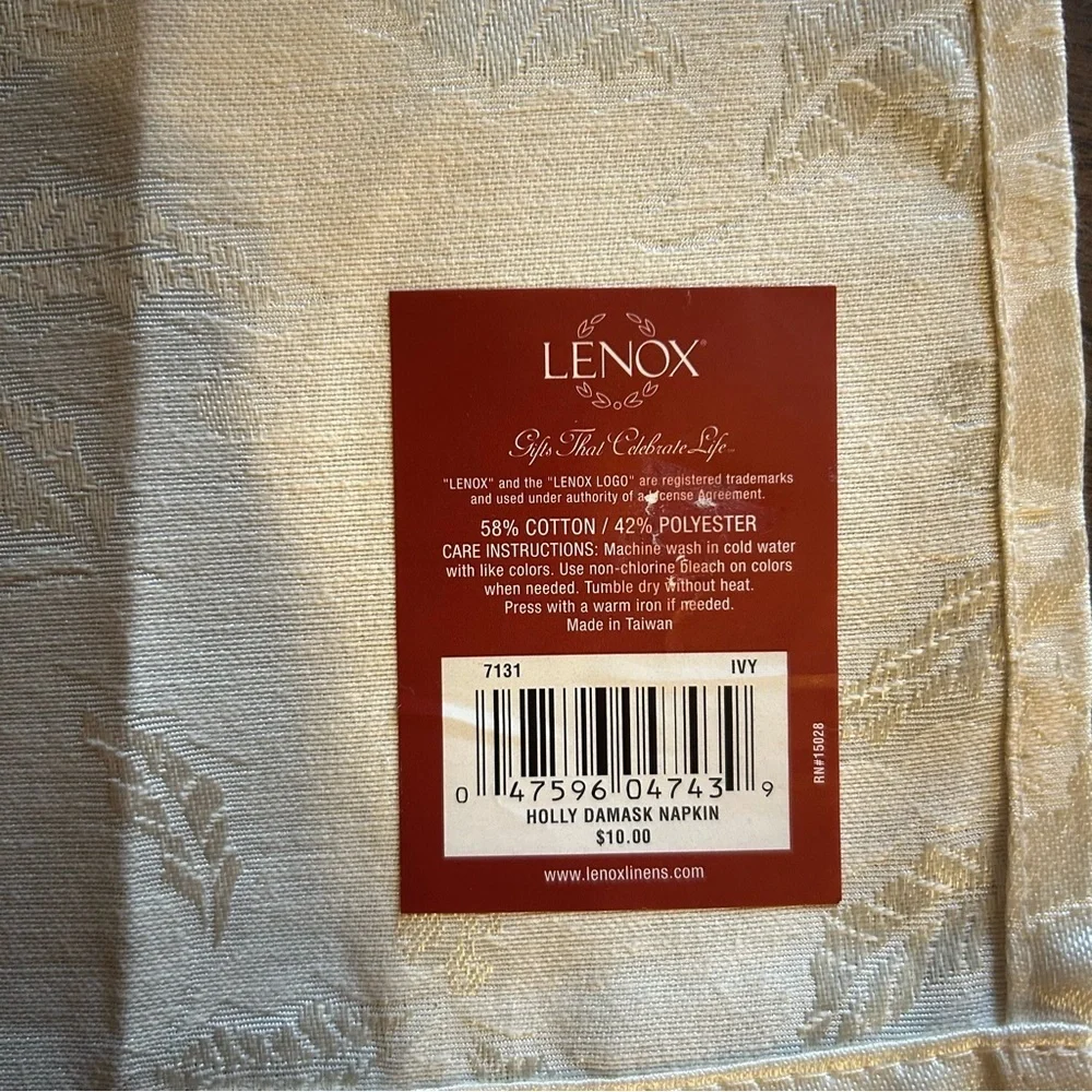 Lot Of 6 Lenox Christmas Holly Damask Ivory Christmas Napkins 18.5”x 18.5” NWT